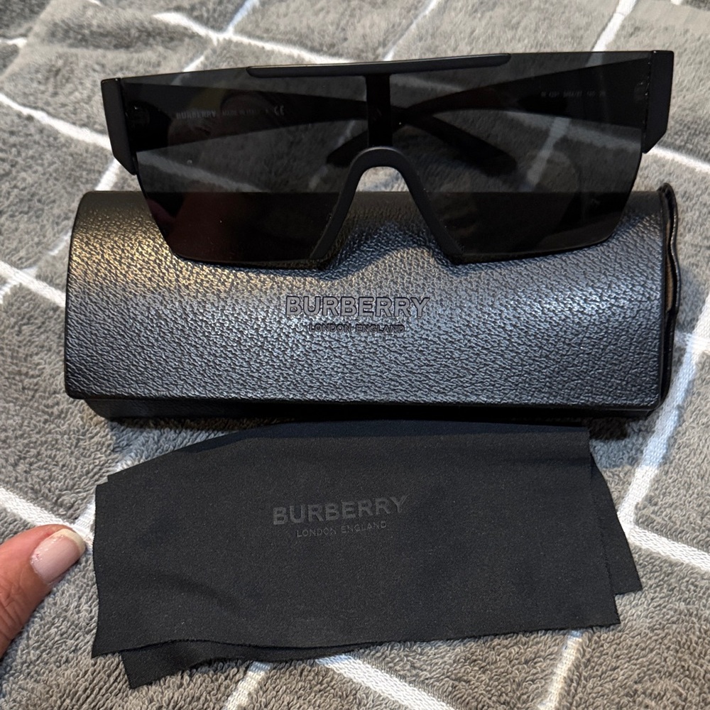 Burberry Black Sunglasses